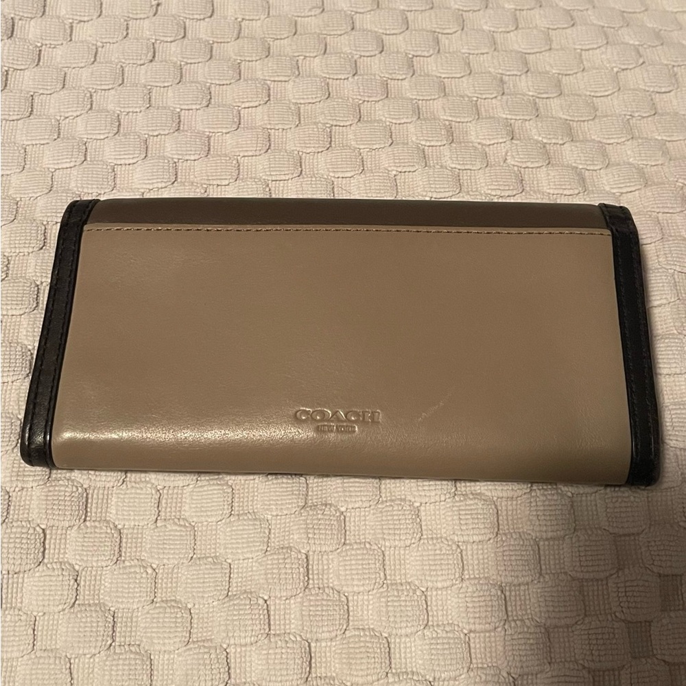 Coach Legacy Leather Wallet in grey, taupe & black with turnkey closure in EUC - Picture 2 of 6